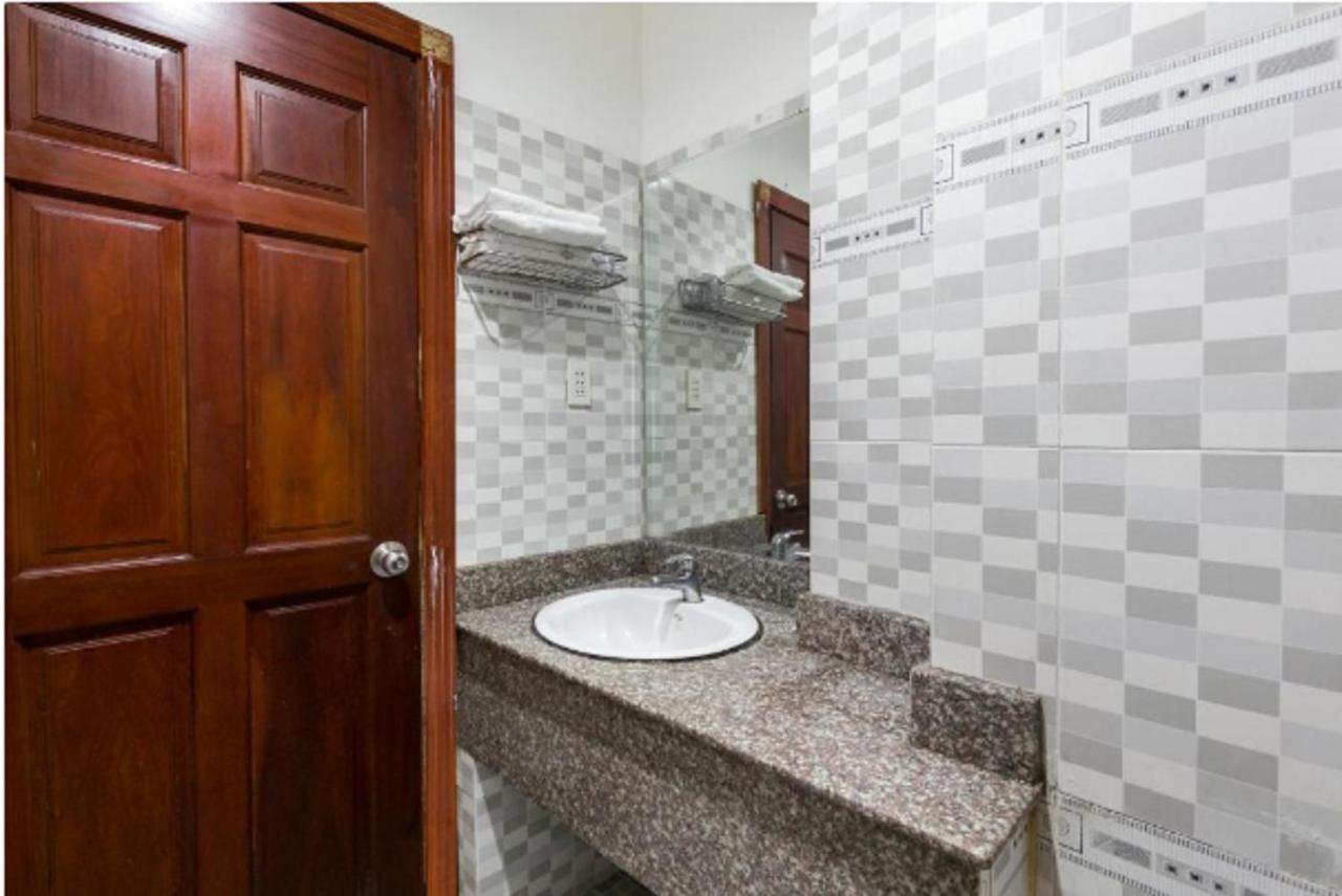 Oyo 1117 Ngoc Lan Motel Хюэ Экстерьер фото